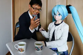 18年，日本小伙重金娶“初音”为妻，结果两年后老婆“停止服务”图片