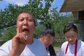 网红东北雨姐霸屏央视20分钟！所谓纪录农村生活，不过是在表演图片