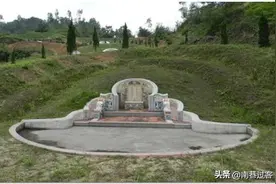 “坟头塌子孙稀，坟上无草绝家资”，其中“绝家资”代表什么？图片