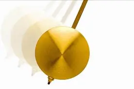 鞋子到底是重好还是轻好？你认为，鞋子的重量与好坏有关系吗？图片