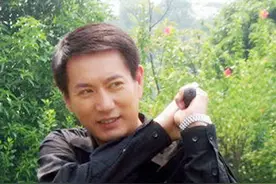 著名演员姚刚：人到中年才走红，为何53岁还未婚单身？图片