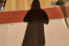 下班了吧，别跟我计较，别生气了，我这不是蹬鼻子上脸闹玩的嘛图片