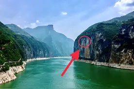 三峡绝壁上发现一个黄金洞，科考队冒死进入，揭开一个千年秘密图片
