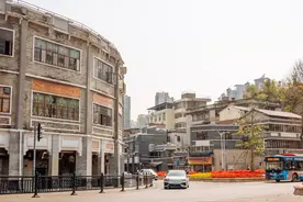 海珠区最热闹的地段，竟然还有个寺庙，古色古香拍照无敌图片
