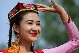 自幼和母亲相依为命，发愤读书，改变命运，励志女孩成为一名教师图片