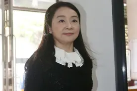 名嘴周玉蔻杠上王世坚，人老爱作怪，王妙回：你更老不是吗？图片