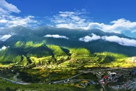 踏青尽赏春光美，莫负春日好时光图片