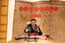 从记者到“村官” 90后大学生转型会龙辣椒“代言人”图片