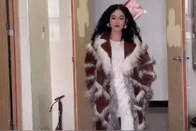 40岁的老辣妈，妆容精致打扮时尚，堪称现实版“穿普拉多的女王”图片