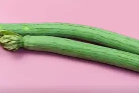 才知道，丝瓜不能放冰箱保存！菜贩子教我1招，放1月不发黑不腐烂图片