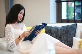 帮师母修电脑时，无意发现她的秘密，羞得我无地自容图片