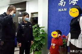 社交天花板！萌娃迷路淡定求助：送我们去幼儿园吧图片