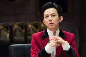 从前呼后拥到人去楼空，何炅用冷冰冰的现实，印证着黄渤的感慨图片