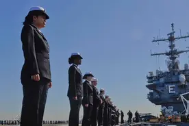 美军性侵丑闻频发，为什么每次航母出海，还要带足量女兵？图片