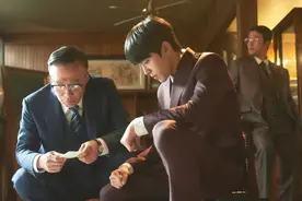 从全球首富到阶下囚，这个经历传奇的官二代，一生孤独图片