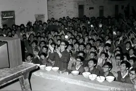 还记得40年前，女排第一次夺冠后的颁奖曲吗？让歌声唤醒记忆图片
