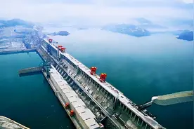 斥资2000亿建的三峡大坝，如今16年过去了，究竟是亏还是赚？图片