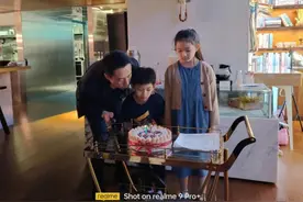 汪小菲久违晒儿女正脸照，小玥儿长成翻版大S，希箖帅气像爸爸图片