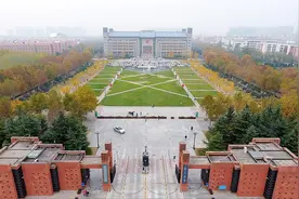 郑州大学走红，学生宿舍旧门换上密码锁，网友调侃：狗窝镶金边图片