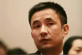 王永红：公司破产欠800亿，套61亿携女明星出逃，亲爹去世都不回图片