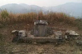 利川蛇墓：墓主人打死蛇后被蛇追杀五年，最终命丧蛇口图片
