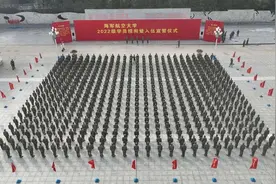 军校首次！新学员穿21式军装授衔图片