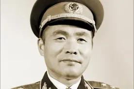 1982年杜义德退居二线，向中央提一请求，邓小平：你就不要凑热闹图片