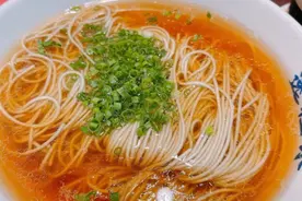 上海宰冲头面馆，一碗阳春面卖29元，老板：闲人不要进来图片