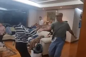 小S具俊晔贴身热舞画面公开！大S平躺一动不动，小玥儿蜷缩害怕图片