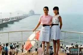 当年表妹在我家吃住三年，如今成为富太太的她，发现相见不如怀念图片