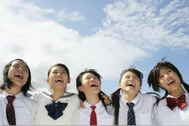 青春期儿子躲房间偷做这事，妈妈发现不打不骂，一个做法拯救孩子图片