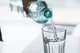早上空腹喝水，比不吃早餐危害还大？提醒：2种水真的要少喝图片
