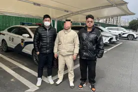 冒充“银监会”工作人员骗钱：嫌疑人和警方玩起“捉迷藏”，武汉民警跨省将其抓获图片