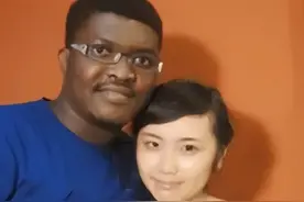 黑人歌手好弟：走红后娶中国小娇妻，来北京16年仍未拿到中国绿卡图片