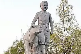 放牛郎王二小，他牺牲时才十三岁，70年后，他的儿时伙伴道出真相图片