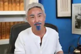周启生为儿子将举家移居美国，声称国外更包容，21岁次子患自闭症图片