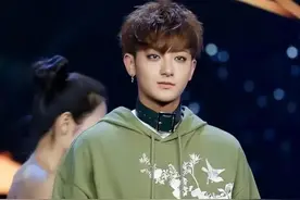 黄子韬被夺舍？半裸出镜，大片胸毛引人不适，网友直呼又臭又油图片