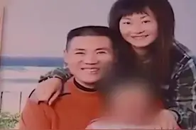 当代潘金莲，用汶川英雄的钱养野男人图片