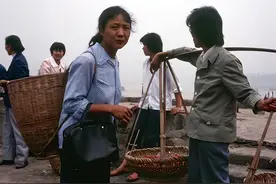 农妇把孩子和鳝鱼同装一个背篓，没想到鳝鱼竟然要了孩子的命图片