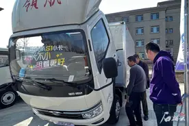 我国首款S级小卡在新疆上市图片