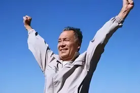 肩膀总是"咔咔响"？你的肩关节弹响，可能是这些原因图片