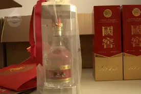 “飞天茅台”、“五粮液”、“1573”这些高端白酒居然都是他做出来的图片