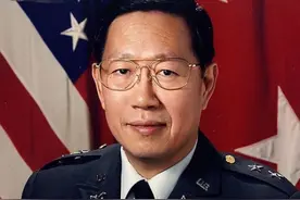 傅履仁：清贵族后代，却是美国首位华裔将军，坚持将恩人葬在北大图片