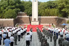 迎国庆，敬英灵！醴陵党政领导、各界代表向烈士敬献花篮，刘新华、阳建、贺小玲、廖胜云参加图片