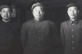 53年彭德怀去哈尔滨看望陈赓，抵达前特嘱咐：只要你一个人来接我图片