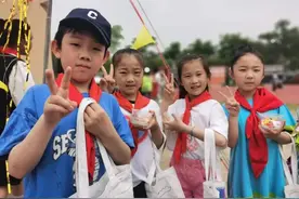 瞧！满屏都是松江萌娃的笑脸，好甜！图片