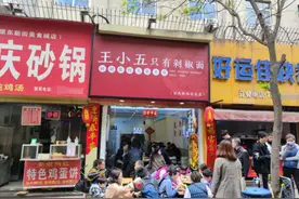 陕西这家面馆，12元一碗无限续，直接用水瓢装面图片