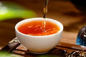 行家提醒：经常喝茶的人，喝茶时牢记2喝2不喝，早知道早受益图片