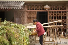 当年被前夫扫地出门，30年后我来到前夫家，只为报答前婆婆的恩情图片