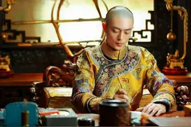 皇帝的一天怎么过？乾隆3点起床早朝，7点翻牌子开始乏味的一天图片
